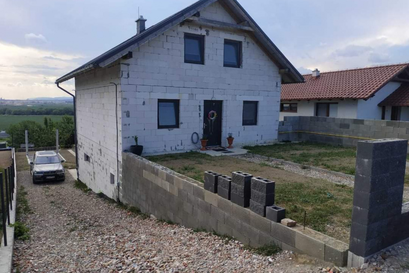 Realizované projekty - zoznam / Košice - Okolie - Hrubá stavba + Zateplenie + Fasádna omietka RD - foto Realizované projekty - zoznam / Košice - Okolie - Hrubá stavba + Zateplenie + Fasádna omietka RD - foto